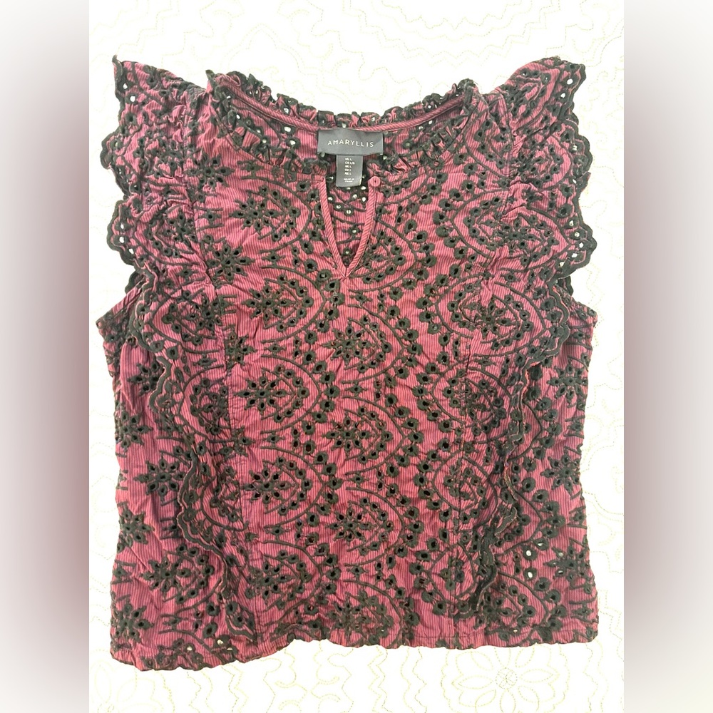 LIKE NEW Amaryllis Eyelet Ruffle Top in Plum/Fuchsia + Black - Size M